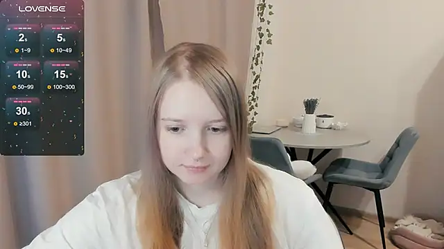 Snapshot of Alyaley chatting on 10/22/25, 01:22 Alyaley online show from 10/22/25, 01:22