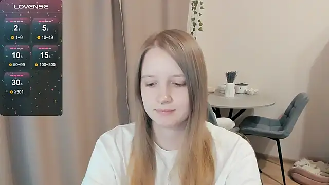 Snapshot of Alyaley chatting on 10/23/25, 01:27 Alyaley online show from 10/23/25, 01:27