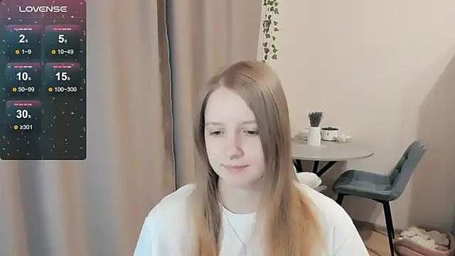 Snapshot of Alyaley chatting on 10/27/25, 05:44 Alyaley online show from 10/27/25, 05:44