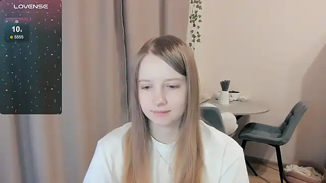 Snapshot of Alyaley chatting on 11/14/25, 01:21 Alyaley online show from 11/14/25, 01:21