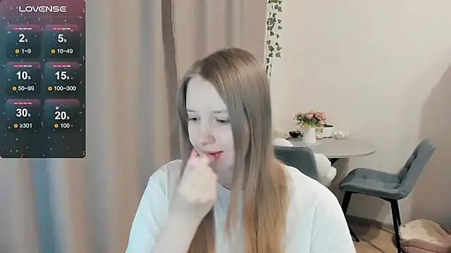 Snapshot of Alyaley chatting on 12/15/25, 12:20 Alyaley online show from 12/15/25, 12:20