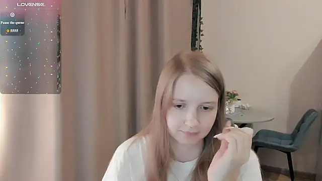 Snapshot of Alyaley chatting on 07/13/26, 10:56 Alyaley online show from 07/13/26, 10:56