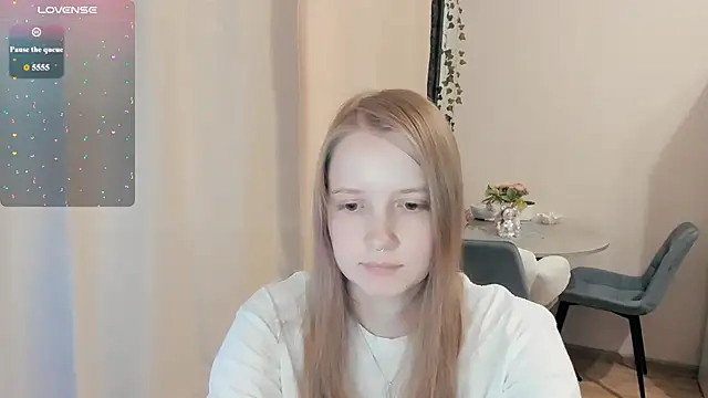 Snapshot of Alyaley chatting on 07/28/26, 02:13 Alyaley online show from 07/28/26, 02:13