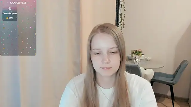 Snapshot of Alyaley chatting on 07/28/26, 03:21 Alyaley online show from 07/28/26, 03:21