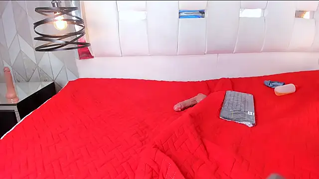 Snapshot of RileyThompson1 chatting on 02/02/25, 09:40 RileyThompson1 online show from 02/02/25, 09:40