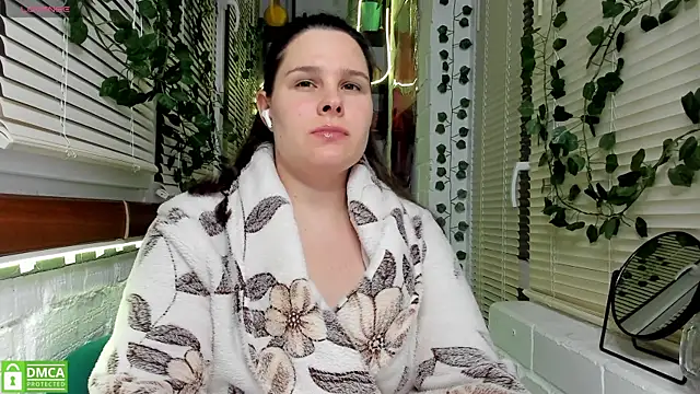 Snapshot of Candys_booty chatting on 12/18/24, 01:59 Candys booty online show from 12/18/24, 01:59