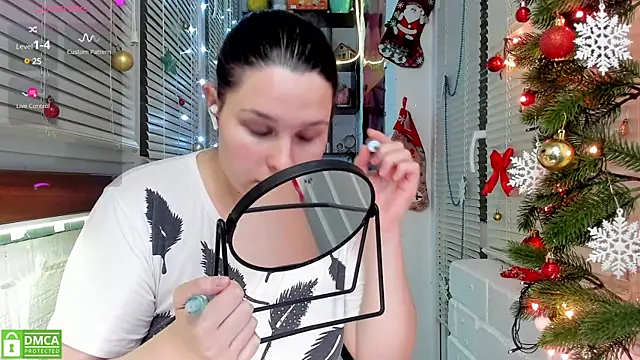 Snapshot of Candys_booty chatting on 12/29/24, 12:30 Candys booty online show from 12/29/24, 12:30