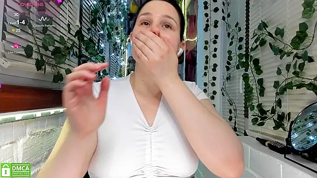 Snapshot of Candys_booty chatting on 02/13/25, 10:11 Candys booty online show from 02/13/25, 10:11