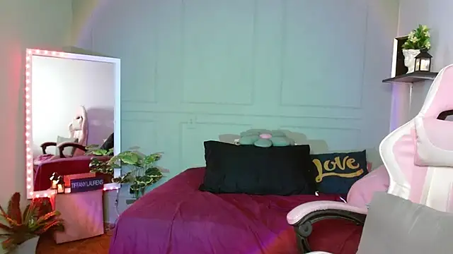 tiffany laurens online show from 12/08/24, 12:19