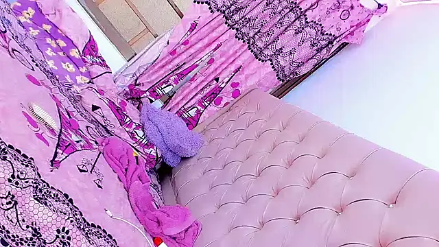 Snapshot of SexyEmmy_10 chatting on 02/15/25, 08:43 SexyEmmy 10 online show from 02/15/25, 08:43