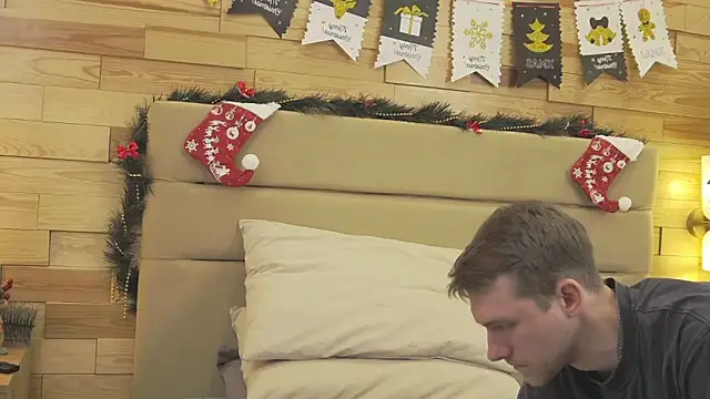 Snapshot of EthanPinkman chatting on 12/23/25, 04:32 EthanPinkman online show from 12/23/25, 04:32