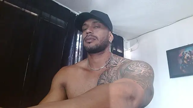 Snapshot of manolofitt chatting on 07/16/26, 03:51 manolofitt online show from 07/16/26, 03:51