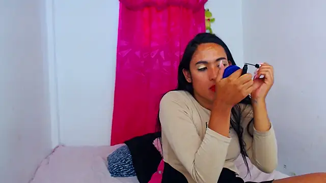 Snapshot of misss_estrella chatting on 09/20/25, 08:32 misss estrella online show from 09/20/25, 08:32