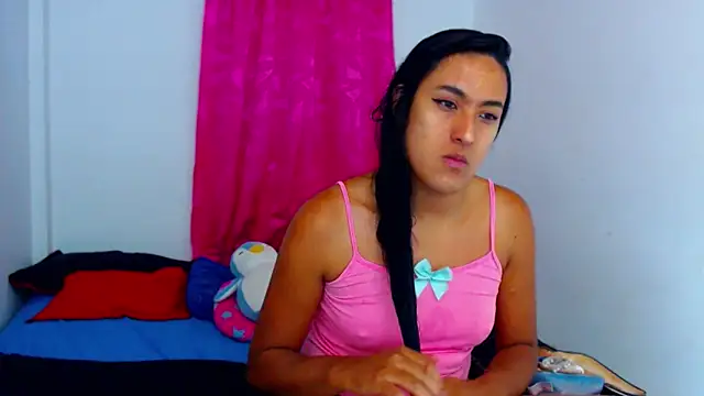 Snapshot of misss_estrella chatting on 11/26/25, 07:37 misss estrella online show from 11/26/25, 07:37