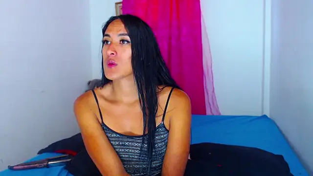 Snapshot of misss_estrella chatting on 02/14/26, 04:26 misss estrella online show from 02/14/26, 04:26