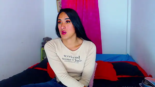 Snapshot of misss_estrella chatting on 02/17/26, 04:13 misss estrella online show from 02/17/26, 04:13