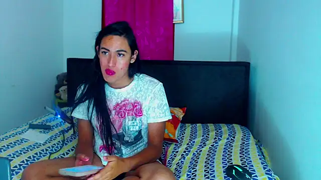 Snapshot of misss_estrella chatting on 03/04/26, 10:32 misss estrella online show from 03/04/26, 10:32