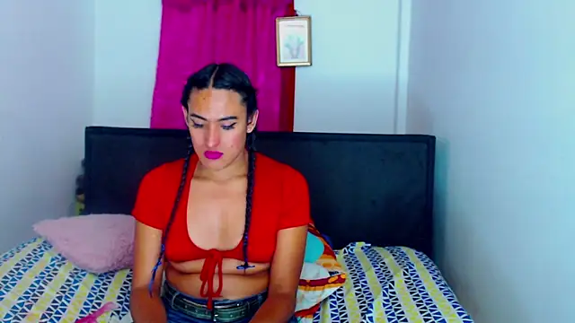 Snapshot of misss_estrella chatting on 03/08/26, 02:04 misss estrella online show from 03/08/26, 02:04