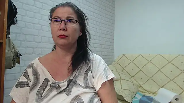 Snapshot of EmmaSquirt chatting on 12/11/24, 06:14 EmmaSquirt online show from 12/11/24, 06:14