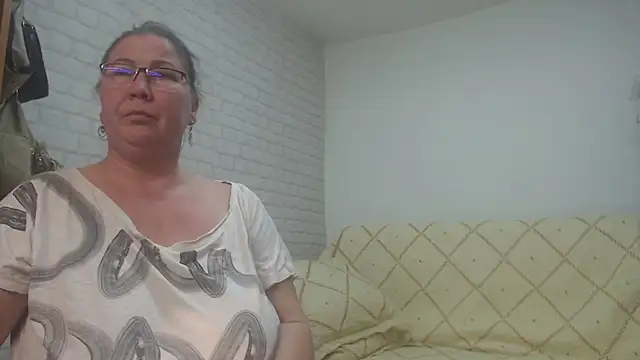 Snapshot of EmmaSquirt chatting on 02/13/25, 09:27 EmmaSquirt online show from 02/13/25, 09:27