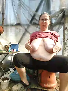 Snapshot of EmmaSquirt chatting on 03/20/25, 11:38 EmmaSquirt online show from 03/20/25, 11:38