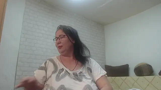 Snapshot of EmmaSquirt chatting on 02/01/26, 08:51 EmmaSquirt online show from 02/01/26, 08:51