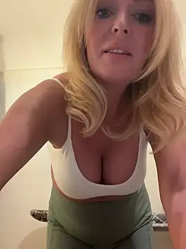 Snapshot of JodiSands chatting on 01/24/25, 05:42 JodiSands online show from 01/24/25, 05:42