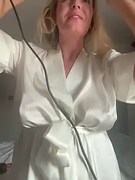 Snapshot of JodiSands chatting on 02/19/25, 12:00 JodiSands online show from 02/19/25, 12:00