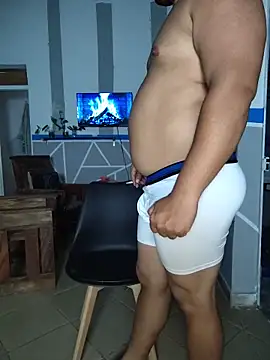 Snapshot of Evert_hairyboy chatting on 05/31/26, 02:35 Evert hairyboy online show from 05/31/26, 02:35