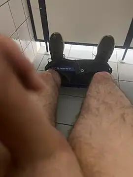 Snapshot of Drummer112 chatting on 01/13/26, 02:44 Drummer112 online show from 01/13/26, 02:44