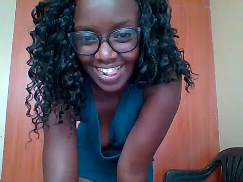 Snapshot of sexy_darleen23 chatting on 03/23/26, 08:18 sexy darleen23 online show from 03/23/26, 08:18