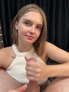 lovelly molly online show from 11/17/25, 04:24