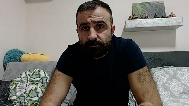 Snapshot of ivat80 chatting on 12/19/24, 06:01 ivat80 online show from 12/19/24, 06:01