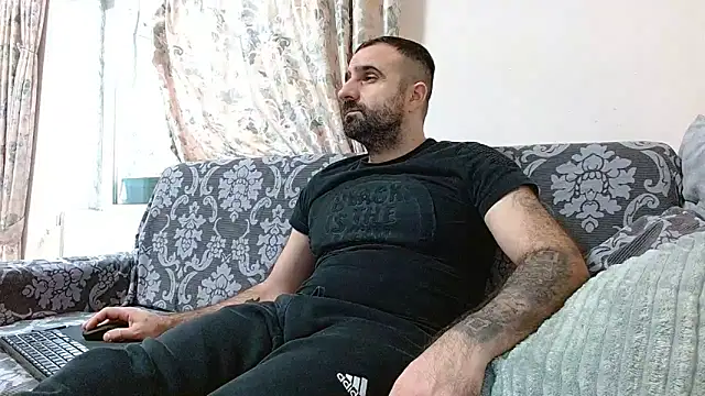 Snapshot of ivat80 chatting on 02/08/26, 02:31 ivat80 online show from 02/08/26, 02:31