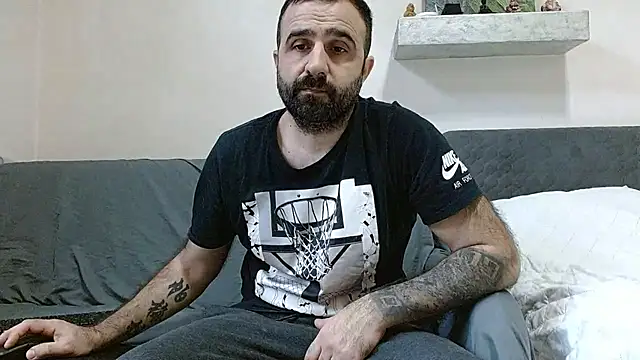 Snapshot of ivat80 chatting on 02/16/26, 06:20 ivat80 online show from 02/16/26, 06:20