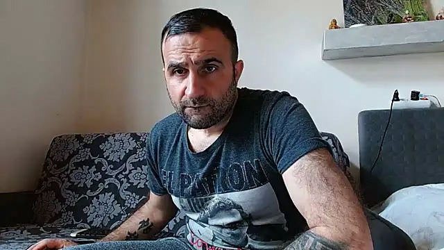 Snapshot of ivat80 chatting on 03/21/26, 01:05 ivat80 online show from 03/21/26, 01:05