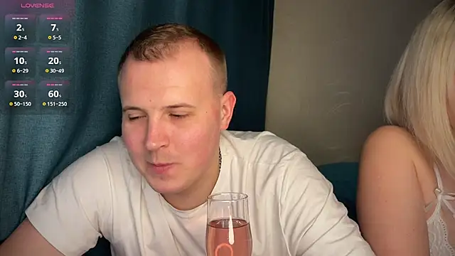 Snapshot of MrMrsRight chatting on 02/11/25, 05:07 MrMrsRight online show from 02/11/25, 05:07