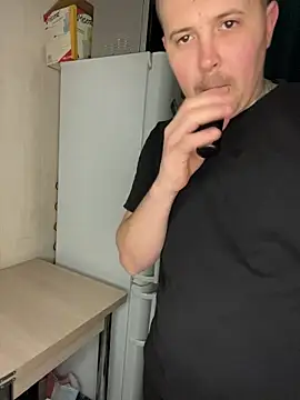 Snapshot of MrMrsRight chatting on 12/22/25, 04:15 MrMrsRight online show from 12/22/25, 04:15