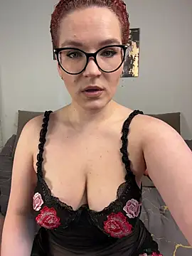 Snapshot of MrMrsRight chatting on 03/28/26, 12:27 MrMrsRight online show from 03/28/26, 12:27