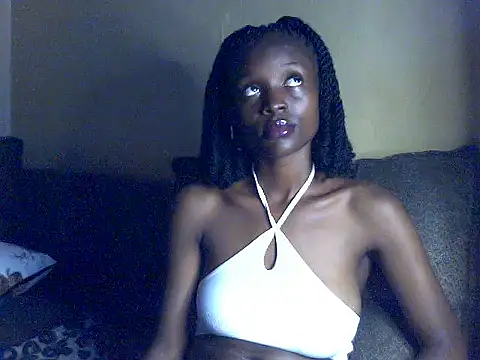 Snapshot of petite_clara24 chatting on 11/11/25, 11:05 petite clara24 online show from 11/11/25, 11:05