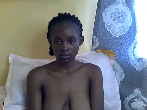 Snapshot of petite_clara24 chatting on 11/21/25, 02:38 petite clara24 online show from 11/21/25, 02:38