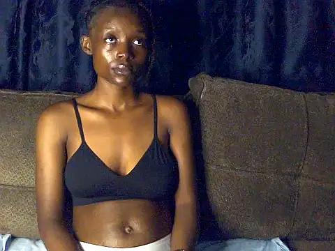 Snapshot of petite_clara24 chatting on 02/07/26, 09:29 petite clara24 online show from 02/07/26, 09:29