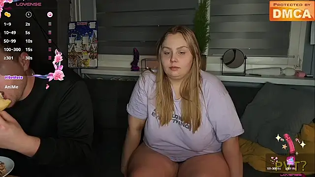 Snapshot of hot____________couple chatting on 12/15/24, 05:53 hot couple online show from 12/15/24, 05:53