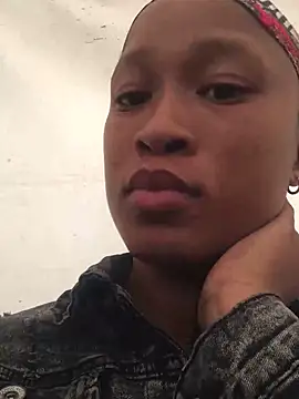 Snapshot of Amazingboodie chatting on 12/13/24, 02:16 Amazingboodie online show from 12/13/24, 02:16