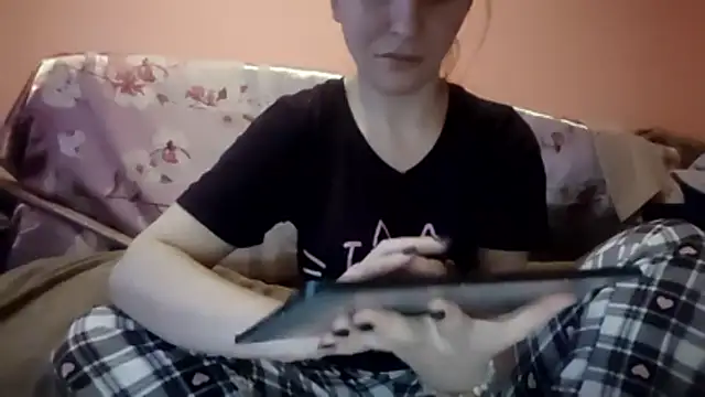 Snapshot of _Kitti_ chatting on 12/17/25, 01:50 Kitti online show from 12/17/25, 01:50