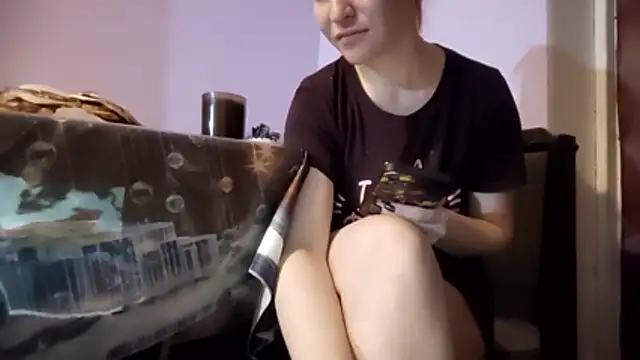 Snapshot of _Kitti_ chatting on 12/18/25, 01:55 Kitti online show from 12/18/25, 01:55