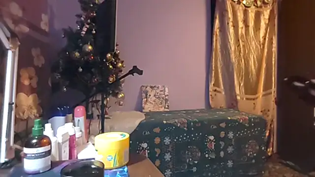 Snapshot of _Kitti_ chatting on 12/22/25, 06:05 Kitti online show from 12/22/25, 06:05