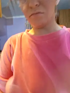 Snapshot of _Kitti_ chatting on 02/03/26, 06:02 Kitti online show from 02/03/26, 06:02