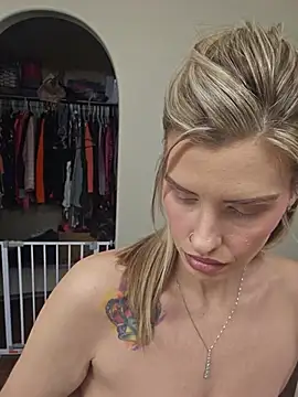 Snapshot of ellieconradxo chatting on 05/14/26, 03:08 ellieconradxo online show from 05/14/26, 03:08