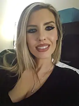 Snapshot of ellieconradxo chatting on 05/16/26, 03:03 ellieconradxo online show from 05/16/26, 03:03